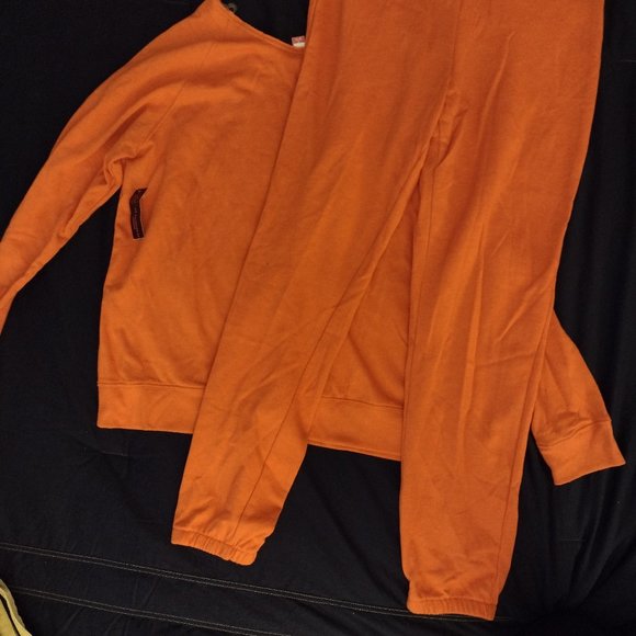 No Boundaries Sweatshirt & Sweatpants - Picture 7 of 7